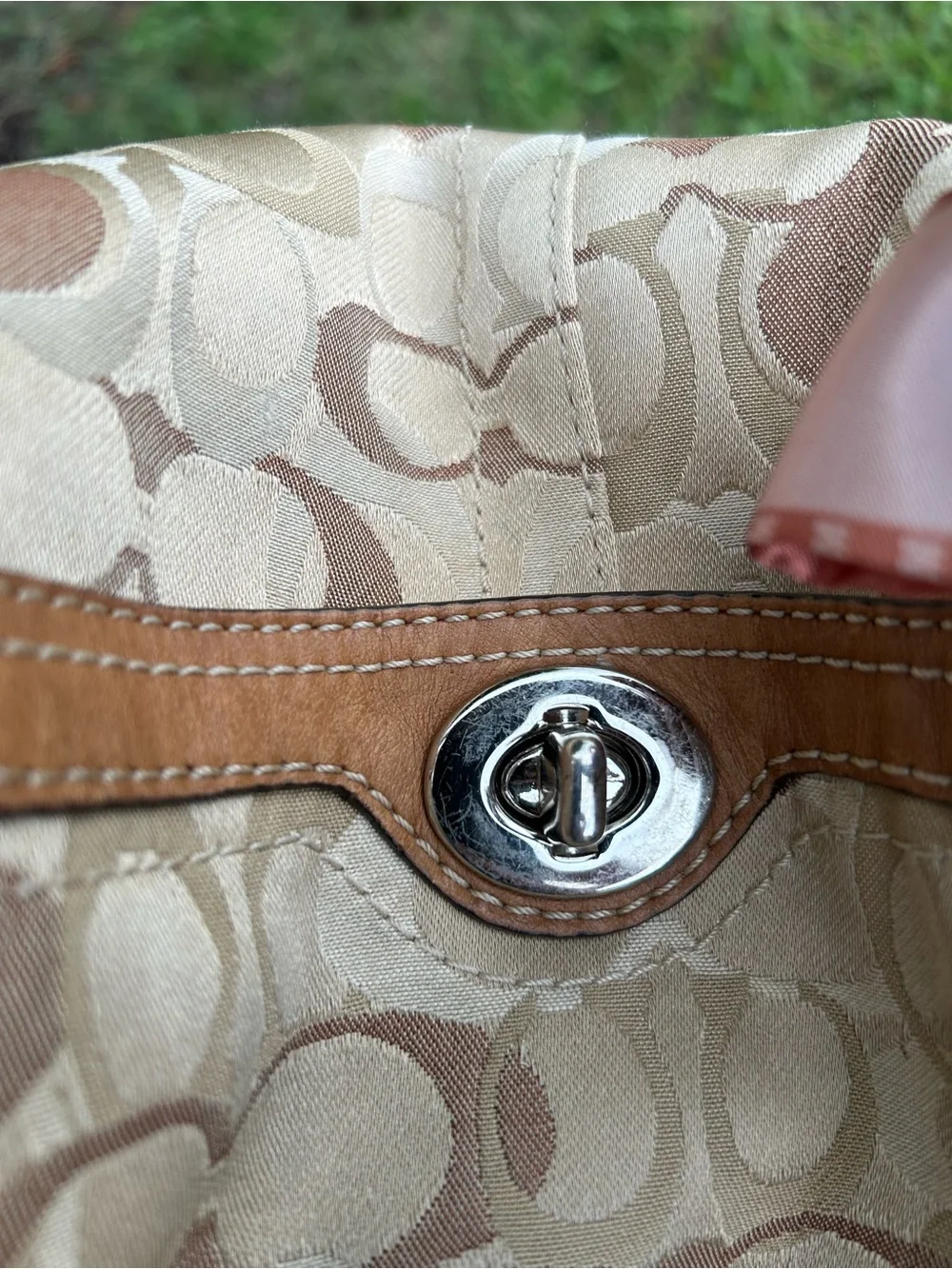Coach Beige & Tan Signature optic twilly included!